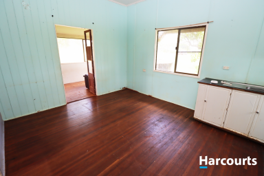 House For Sale - QLD - Childers - 4660 - 24 ACRES - 3 MINTUES TO TOWN - 1 BEDROOM COTTAGE  (Image 2)