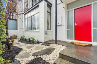 Townhouse For Sale - ACT - Gungahlin - 2912 - Affordable Fully Renovated Home  (Image 2)