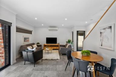 Townhouse For Sale - VIC - North Bendigo - 3550 - Stunning Townhouse 3 Min Walk to Hospital / Investment Opportunity  (Image 2)