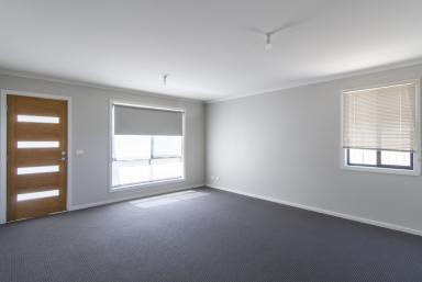 Unit Leased - VIC - Horsham - 3400 - MODERN UNIT IN QUIET LOCATION  (Image 2)