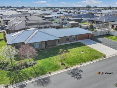 House For Sale - NSW - Moama - 2731 - Stylish 4-Bedroom Home in Popular Estate – A Dream Lifestyle Awaits!  (Image 2)