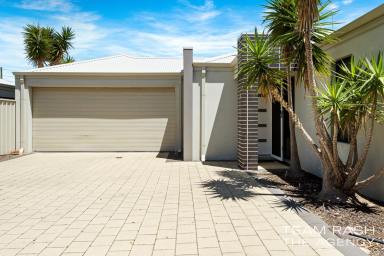 House For Sale - WA - Scarborough - 6019 - Modern Home in Sought-After Scarborough Location  (Image 2)