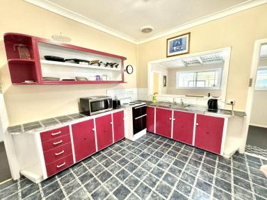 House For Lease - NSW - Old Bar - 2430 - Charming Furnished Beach Cottage  (Image 2)