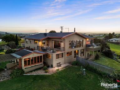 House For Sale - TAS - East Devonport - 7310 - Double block, Views of Bass Strait, large house!  (Image 2)