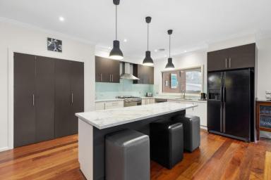 House For Sale - VIC - Strathfieldsaye - 3551 - Family Living and Fantastic Entertaining  (Image 2)