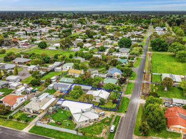 House For Sale - SA - Penola - 5277 - Comfortable home with great shed  (Image 2)