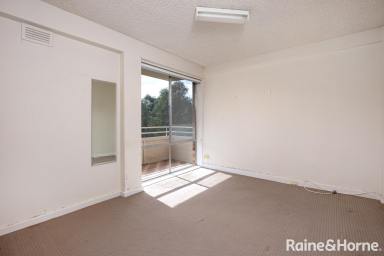 Apartment For Lease - NSW - Wagga Wagga - 2650 - Home with a view  (Image 2)