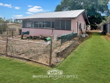 House For Sale - QLD - Mareeba - 4880 - RENOVATE OR BUILD NEW  (Image 2)