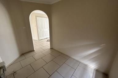 House For Lease - NSW - Tenambit - 2323 - 3 BEDROOM HOME IN THE HEART OF TENAMBIT!  (Image 2)