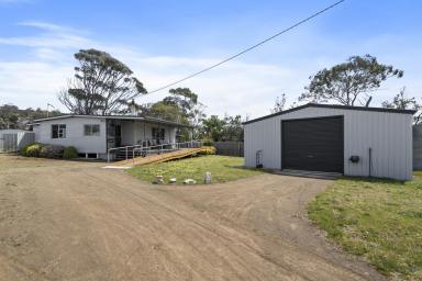 House For Sale - TAS - Primrose Sands - 7173 - Charming 2-Bedroom Home on Spacious Block  (Image 2)