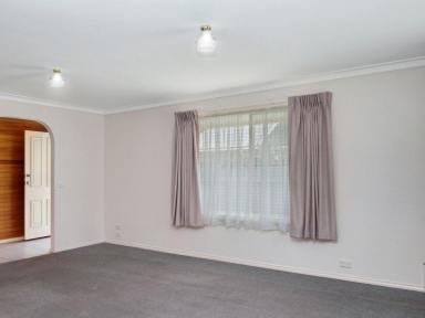 Unit For Sale - VIC - Bairnsdale - 3875 - DOWNSIZE OR INVEST  (Image 2)