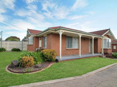 Unit For Sale - VIC - Bairnsdale - 3875 - DOWNSIZE OR INVEST  (Image 2)