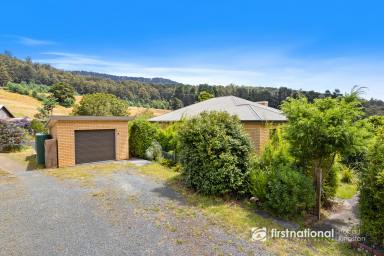 House For Sale - TAS - Glendevie - 7109 - Charming Mid-Century Retreat in the Heart of the Valley  (Image 2)