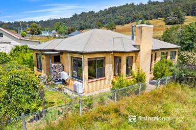 House For Sale - TAS - Glendevie - 7109 - Charming Mid-Century Retreat in the Heart of the Valley  (Image 2)