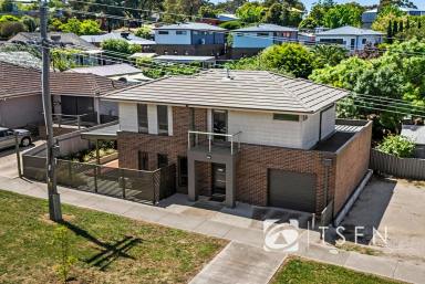 Townhouse For Sale - VIC - Ironbark - 3550 - Modern Haven in a Prime Location  (Image 2)