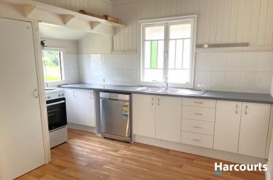 House Leased - QLD - Bundaberg South - 4670 - Cozy Queenslander - Prime Location!  (Image 2)