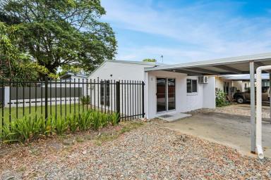 Unit For Lease - QLD - Holloways Beach - 4878 - Fully Renovated - Small Office - 40m From Beach - Fenced Yard - Carport  (Image 2)