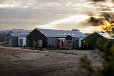 House For Sale - VIC - Sedgwick - 3551 - The Ultimate Country Retreat  (Image 2)