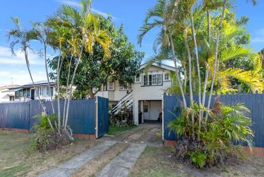 House Auction - QLD - Westcourt - 4870 - Original 1940's Queenslander With Updated internal Charm!  (Image 2)