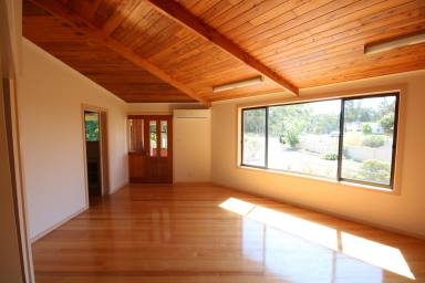 House For Sale - VIC - Rochester - 3561 - FAMILY HOME WITH LARGE WORKSHOP ON 2000M2  (Image 2)