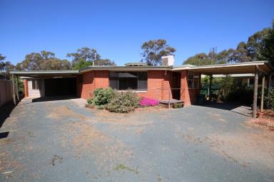 House For Sale - VIC - Rochester - 3561 - FAMILY HOME WITH LARGE WORKSHOP ON 2000M2  (Image 2)