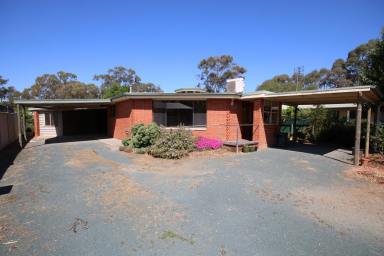 House For Sale - VIC - Rochester - 3561 - FAMILY HOME WITH LARGE WORKSHOP ON 2000M2  (Image 2)