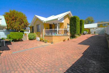 House Sold - NSW - Quirindi - 2343 - IDEAL BRICK INVESTMENT 4 x 2 BEDROOM UNITS  (Image 2)