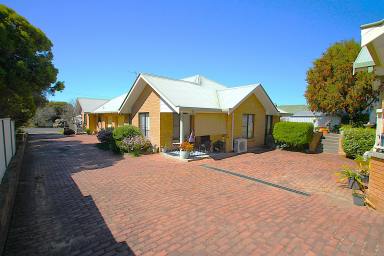 House Sold - NSW - Quirindi - 2343 - IDEAL BRICK INVESTMENT 4 x 2 BEDROOM UNITS  (Image 2)