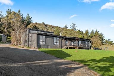 Lifestyle For Sale - NSW - Goulburn - 2580 - A class above!  (Image 2)