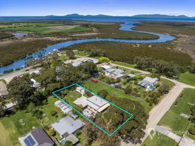 House For Sale - VIC - Port Franklin - 3964 - CHARACTER FILLED HOME  (Image 2)