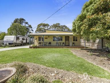 House For Sale - VIC - Port Franklin - 3964 - CHARACTER FILLED HOME  (Image 2)