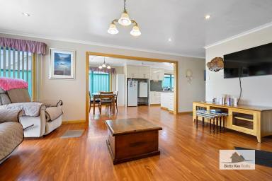 House For Sale - TAS - Smithton - 7330 - Immaculate Home Featuring  18 Solar Panels and a Double Garage!  (Image 2)