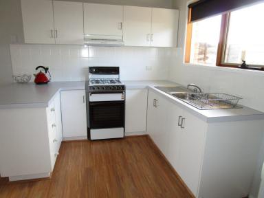 House For Lease - VIC - Bairnsdale - 3875 - NEAT 2 BEDROOM UNIT  (Image 2)