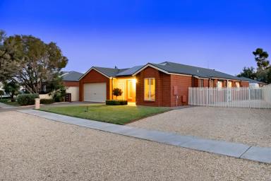 House For Sale - VIC - Mildura - 3500 - Presented to perfection  (Image 2)