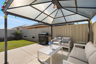 House Sold - WA - Piara Waters - 6112 - Move right in- Why wait ?  (Image 2)