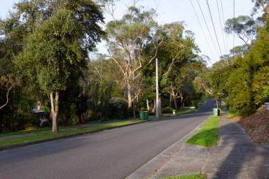 House Leased - VIC - Upwey - 3158 - STUNNING VIEWS & IDEAL LOCATION  (Image 2)