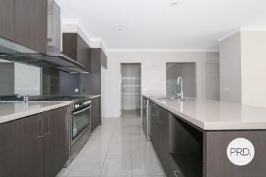 House Leased - VIC - Wodonga - 3690 - LOVELY 4 BEDROOM HOME!  (Image 2)