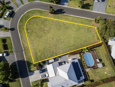 Residential Block For Sale - NSW - Bomaderry - 2541 - Huge block in Quiet Neighbourhood  (Image 2)