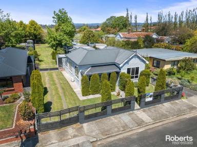 House For Sale - TAS - Sheffield - 7306 - Walk to the shops with a large yard on 1188m2 (approx.)  (Image 2)