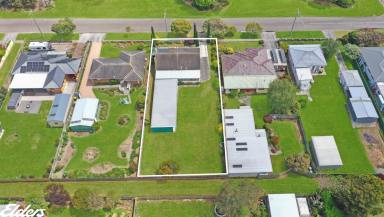 House For Sale - VIC - Yarram - 3971 - SOLID AFFORDABLE HOME ON A LARGE BLOCK  (Image 2)