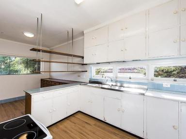 House Leased - WA - Dalkeith - 6009 - Unfurnished art deco home in lovely  location  (Image 2)