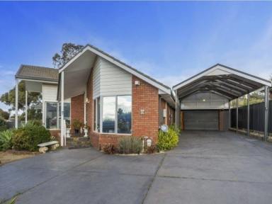 House For Sale - VIC - Bacchus Marsh - 3340 - OWNER SAYS SELL - OFFERS OVER $768,000  (Image 2)