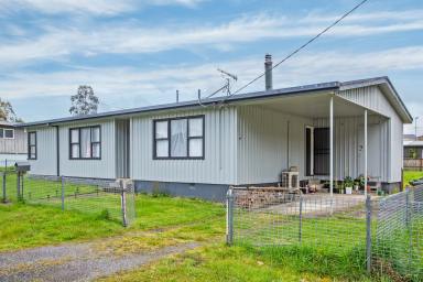 House For Sale - TAS - Zeehan - 7469 - Charming and Spacious Home in the Heart of Zeehan  (Image 2)