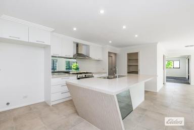 House Leased - VIC - Strathfieldsaye - 3551 - Luxurious Ex-Display Home  (Image 2)