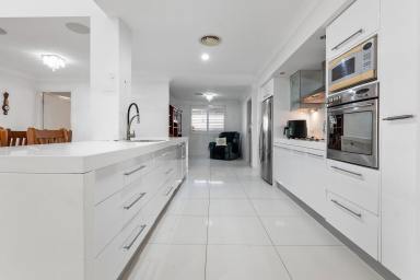 House For Sale - NSW - Raymond Terrace - 2324 - STUNNING MODERN ENTERTAINERS HOME!  (Image 2)