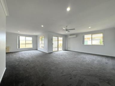Villa For Lease - NSW - Old Bar - 2430 - Charming 2-Bedroom Villa  (Image 2)