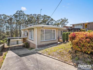 House For Sale - TAS - Devonport - 7310 - Prime Devonport Location  (Image 2)