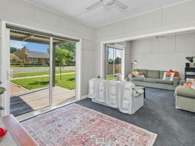 House For Sale - VIC - East Bairnsdale - 3875 - FULLY UPDATED HOME IN POPULAR LOCATION!  (Image 2)