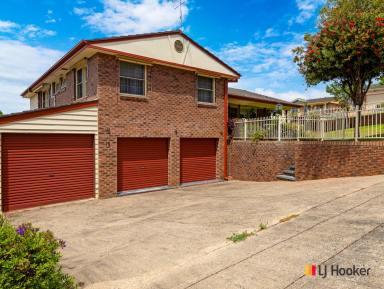 House For Sale - NSW - Catalina - 2536 - "Spacious Family Home with Plenty of Garaging"  (Image 2)