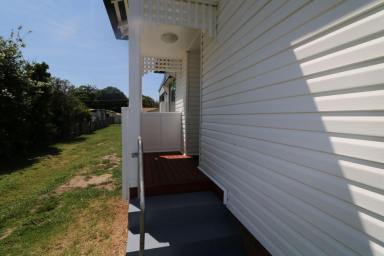 House For Lease - NSW - Glen Innes - 2370 - WEATHERBOARD HOME  (Image 2)